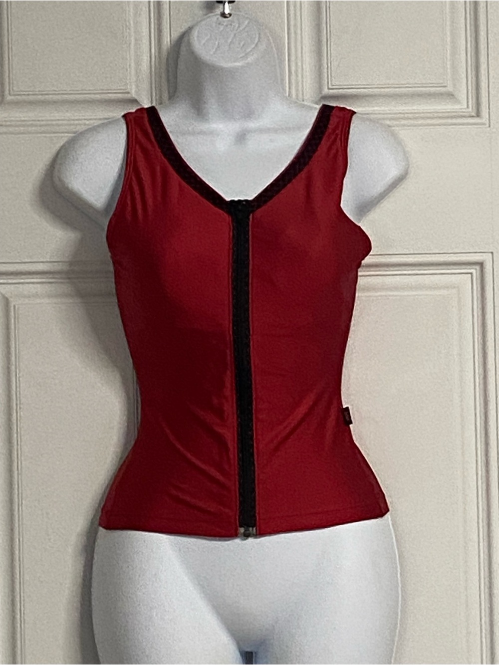 T42a- ARENA Bold Red V-Neck Swim Tankini Top